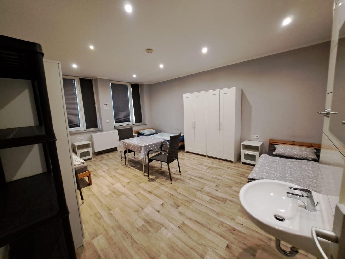EG rechtes Straßenzimmer