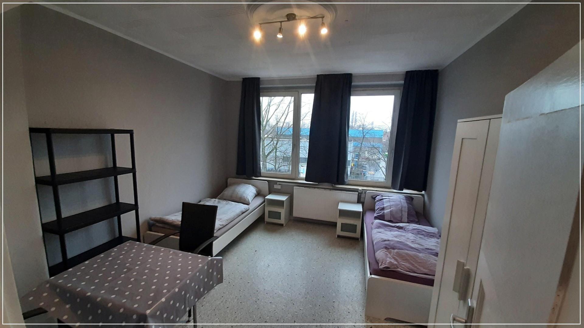 2.OG linkes Straßenzimmer
