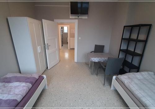 2.OG linkes Straßenzimmer