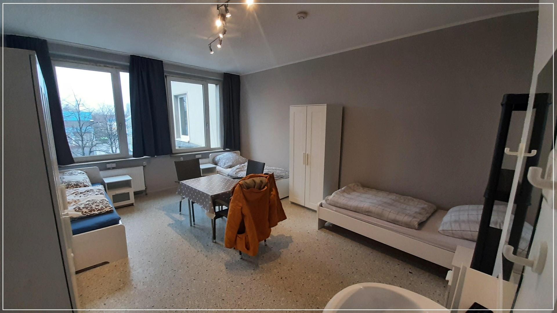 2.OG rechtes Straßenzimmer