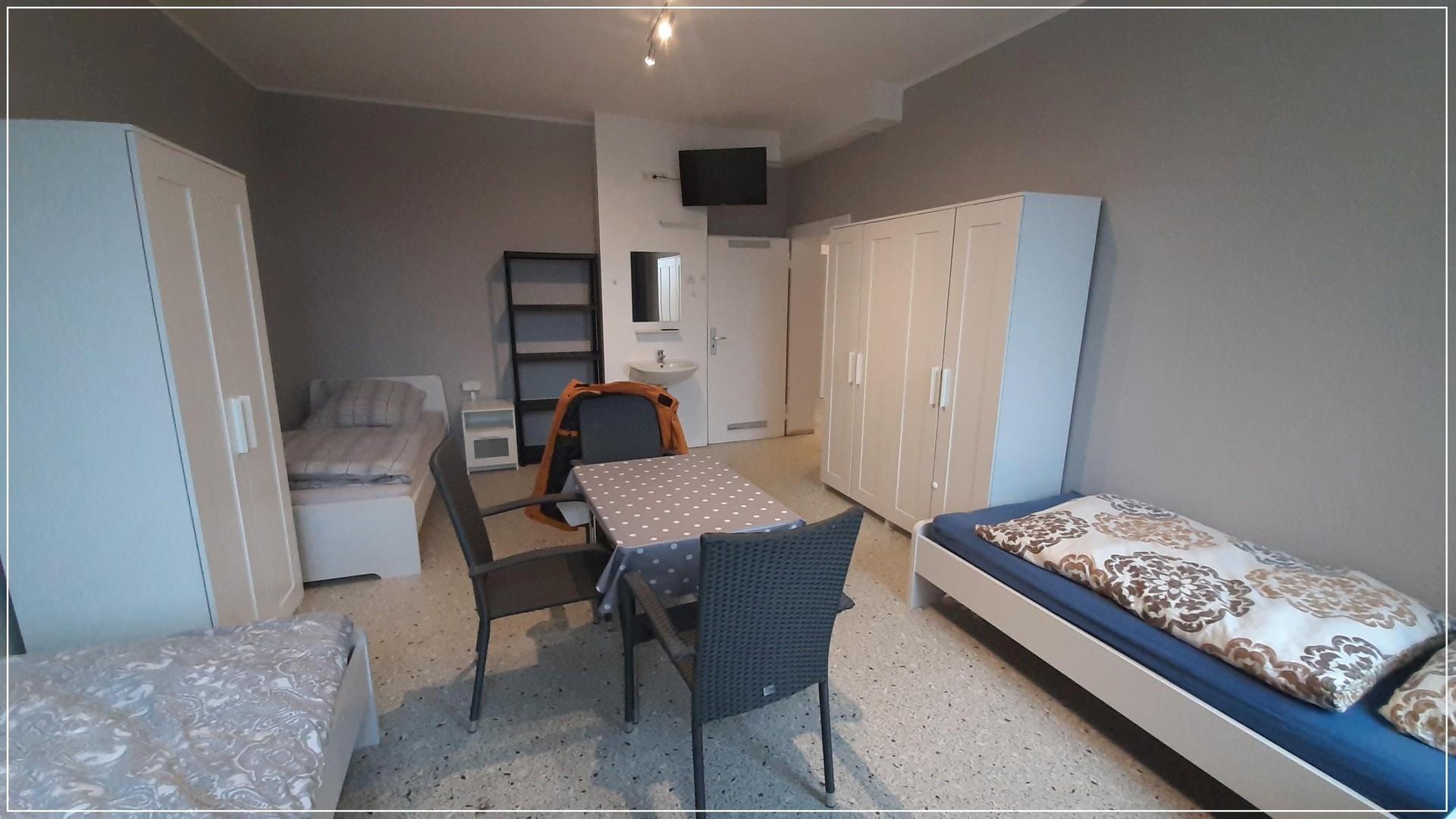 2.OG rechtes Straßenzimmer