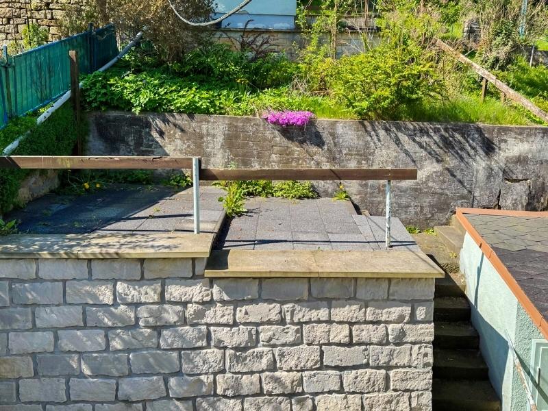 Blick vom DG auf Terrasse zwischen OG & Gartenhaus