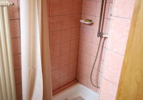 2. OG Dusche u. WC Foto 2