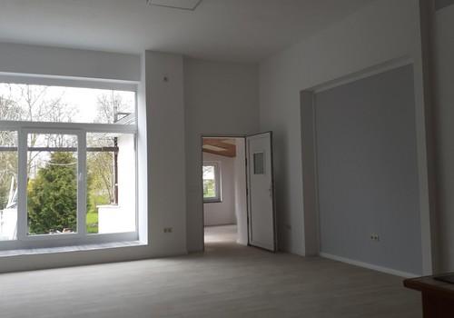 Wohnküche mit Tür Kaminzimmer