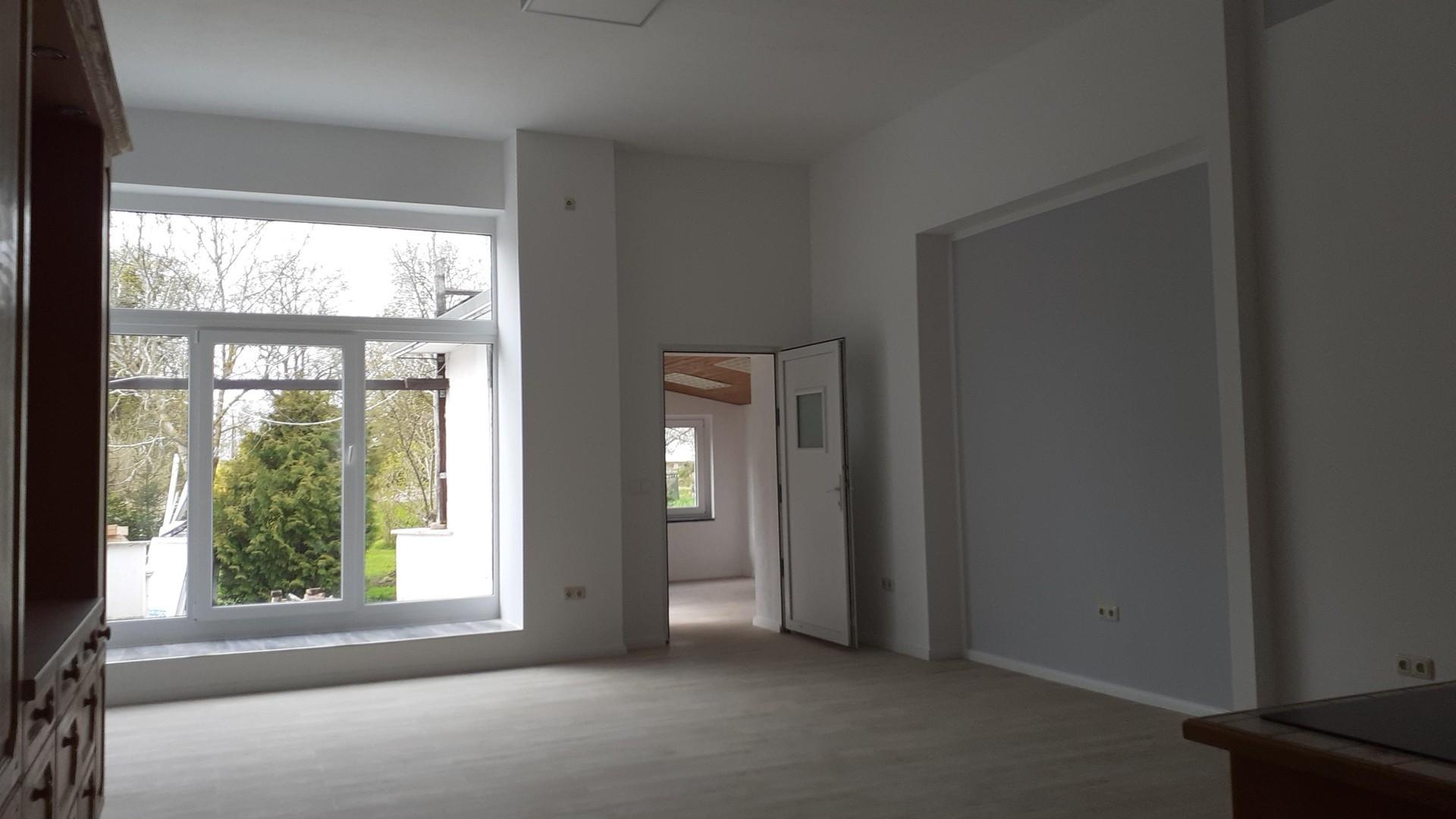 Wohnküche mit Tür Kaminzimmer