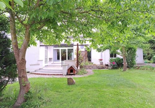 Garten mit Wohnhaus West