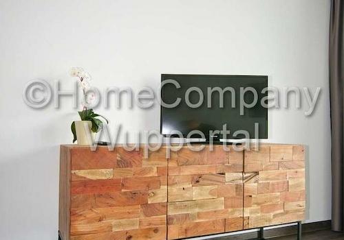 Sideboard mit Flachbild-TV