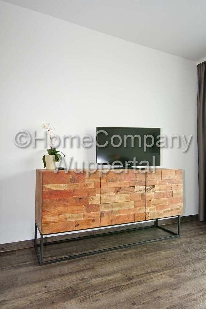 Sideboard mit Flachbild-TV