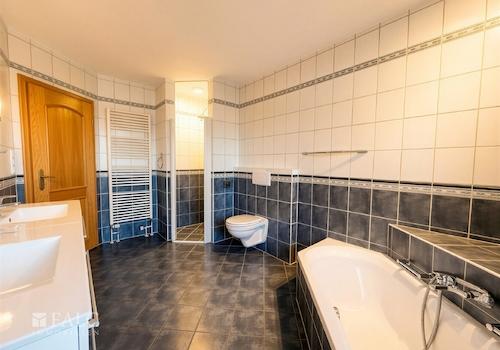 EG-Badezimmer- Bild 2