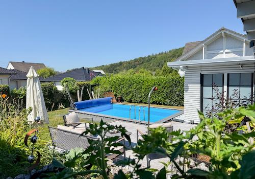 Gartenansicht mit Pool