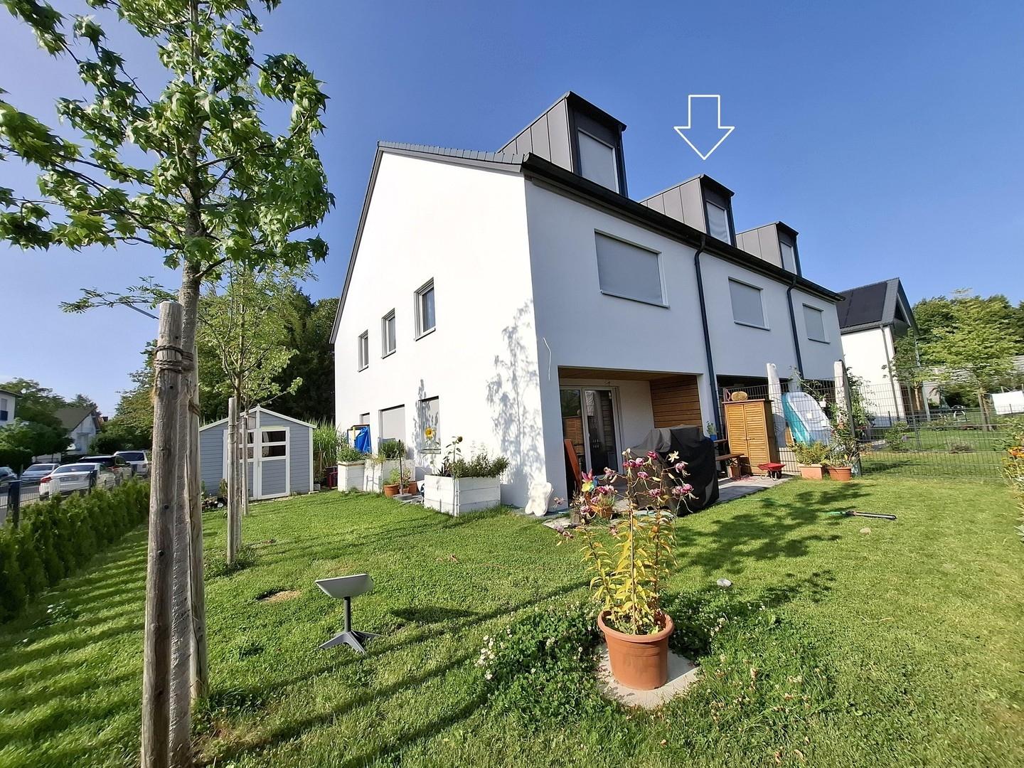 Außenansicht mit Garten