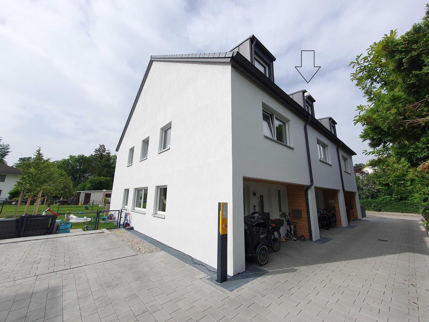 Einfahrt mit Stellplatz