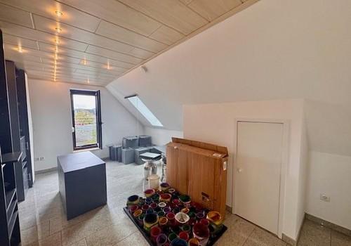 Wohnzimmer mit Balkon