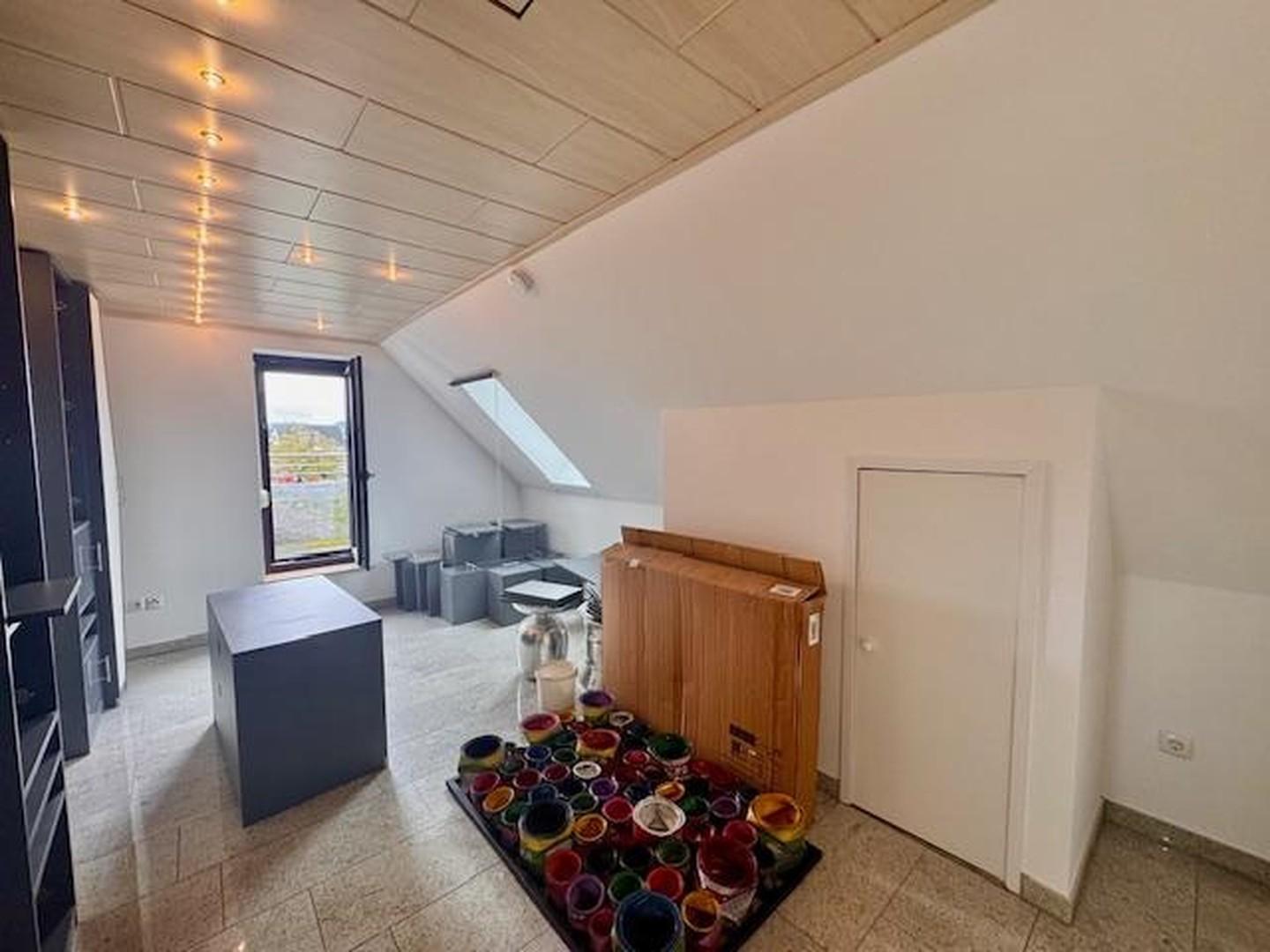 Wohnzimmer mit Balkon