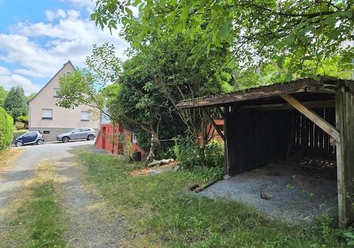Einfahrt & Carport