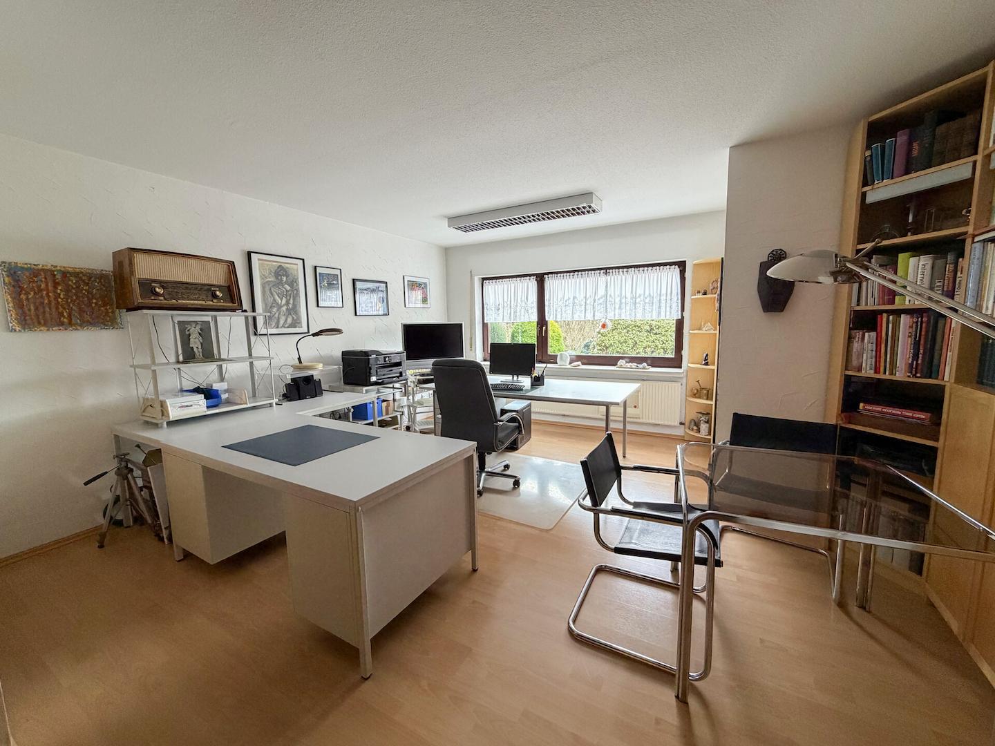 Büro UG 