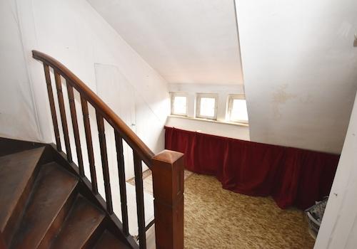 Flur DG / Treppe zum Dachboden