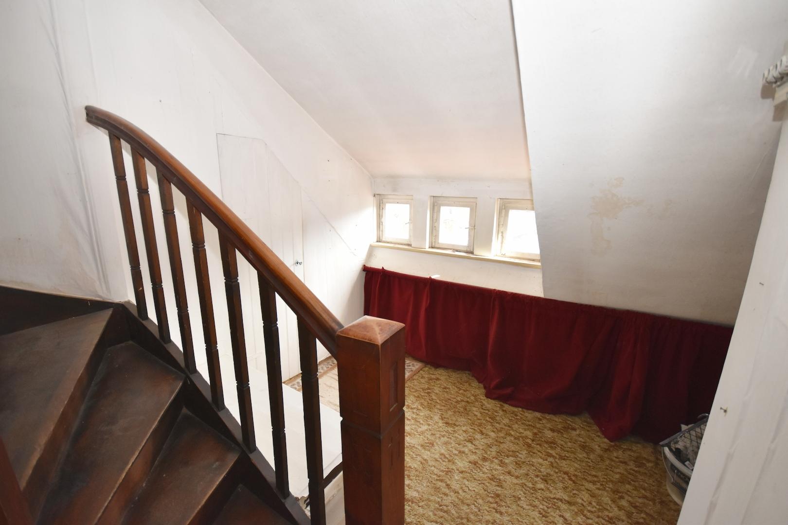 Flur DG / Treppe zum Dachboden