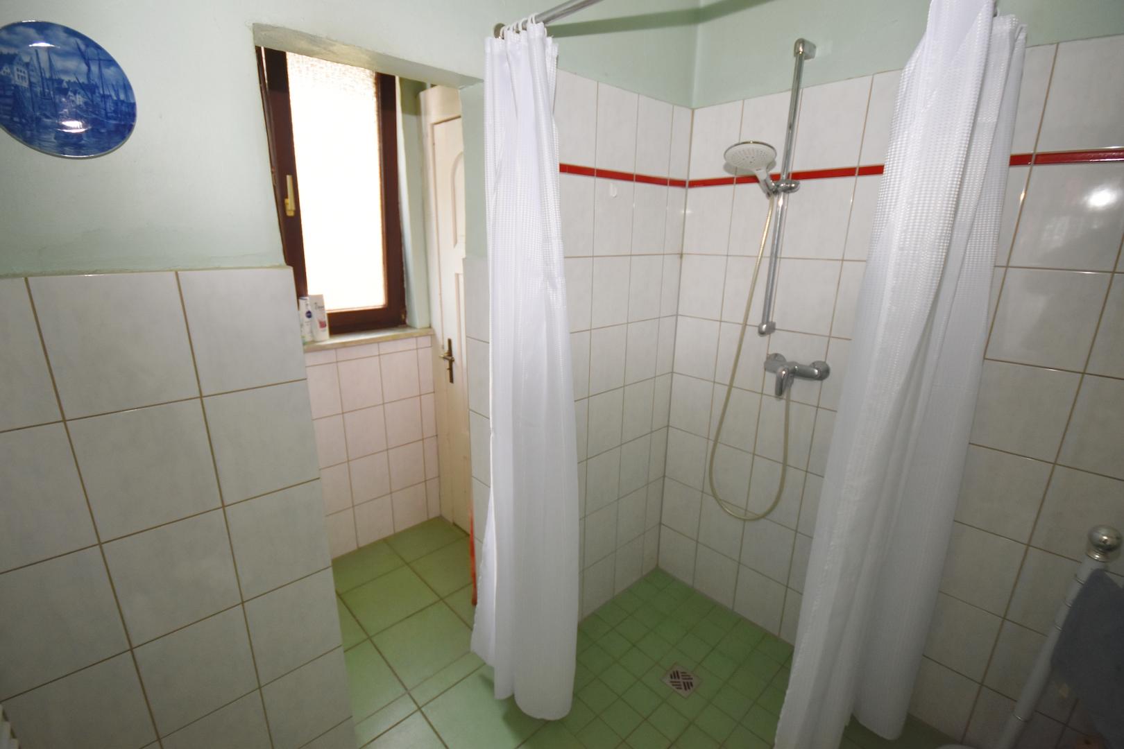 Duschbad EG