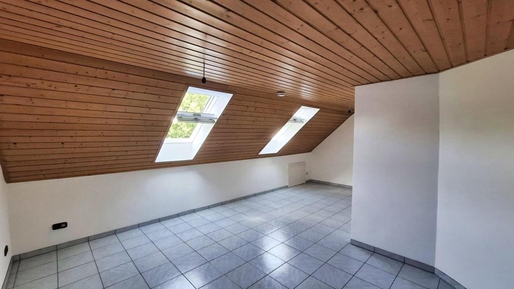 Wohnzimmer mit Schlafbereich