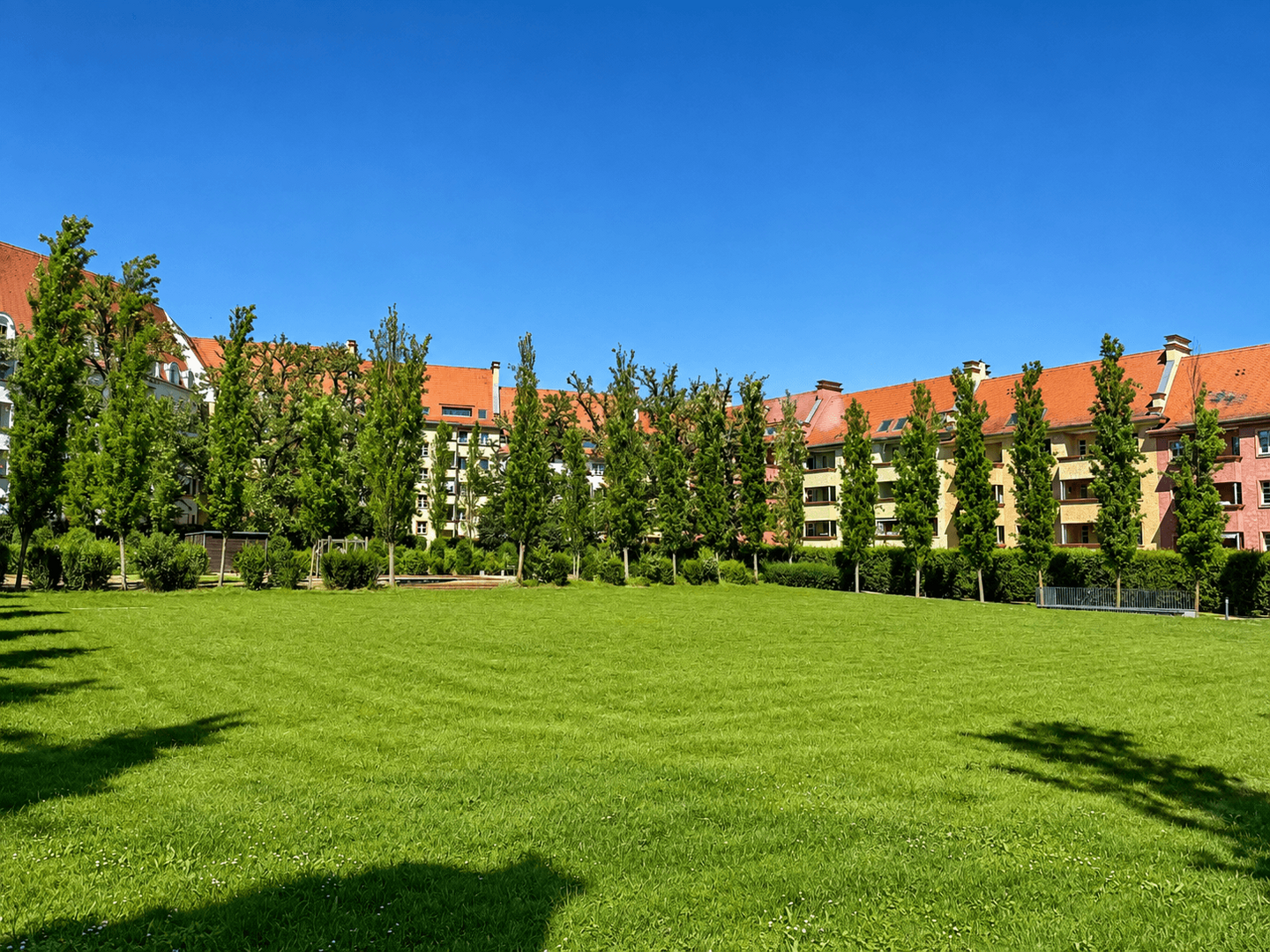 Grünanlage vor dem Haus