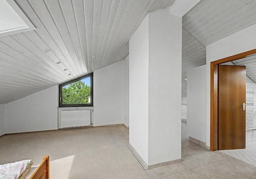 Einliegerwohnung Dachgeschoss Wohnen/Schlafen