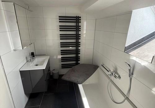 Vollbad mit Badewanne OG 