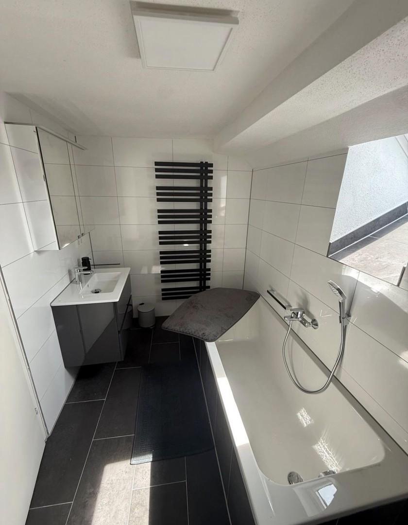 Vollbad mit Badewanne OG 