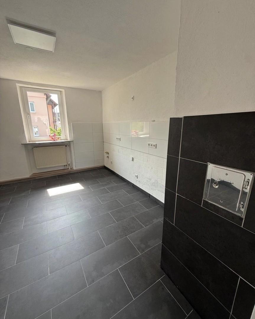 Küche mit großem Fenster