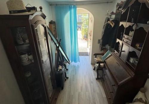 8 Flur und Garderobe