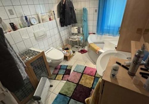 14 Bad mit Eckbadewanne