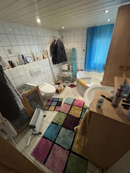 14 Bad mit Eckbadewanne