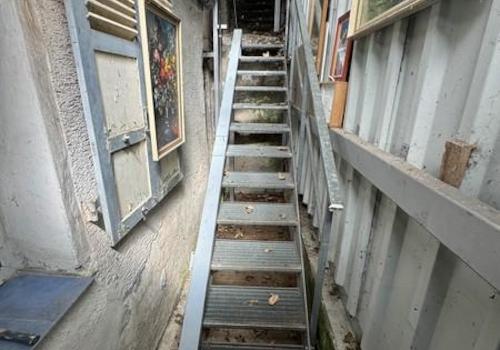 17 Treppe zum OG präpariert für Lift