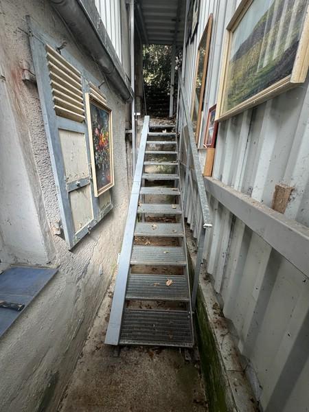 17 Treppe zum OG präpariert für Lift