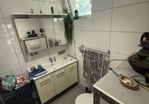 21 Toilette mit Hygienebereich im OG