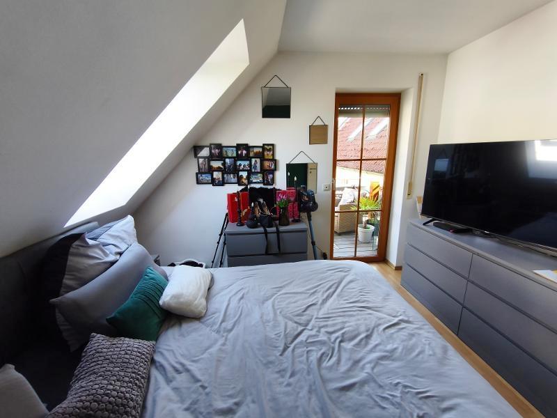 Kinder- / Arbeitszimmer mit Zugang zum Balkon Bild 2