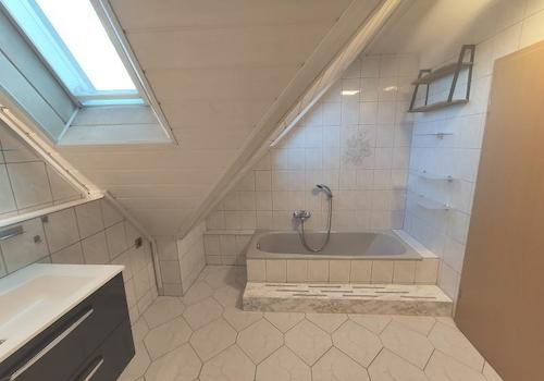 Whg. 1: Bad mit Badewanne, Dusche und Waschmaschinenanschluss Bild 4