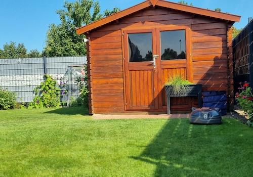 Hof und Blick zu "Rasimir-Roboter"