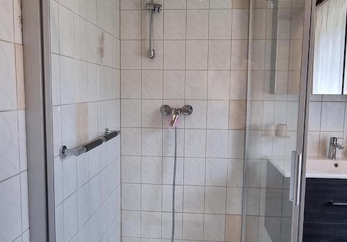 Bad m. Wanne u. Dusche