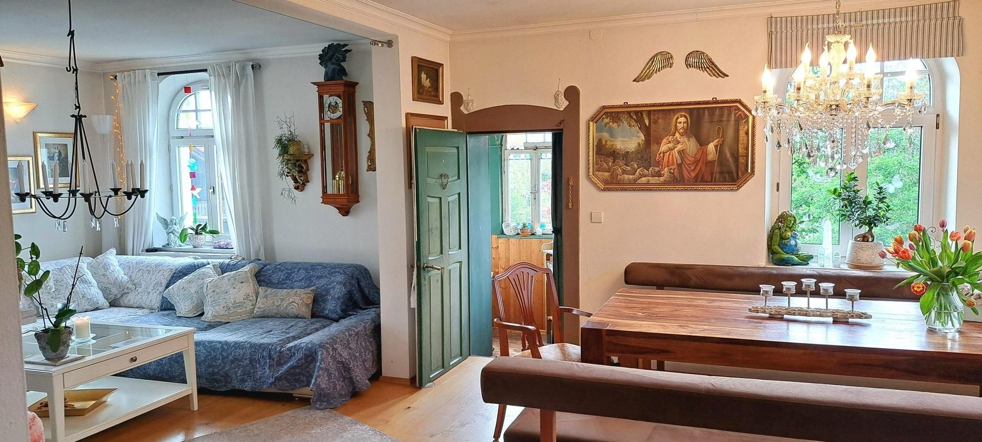Wohn und Esszimmer
