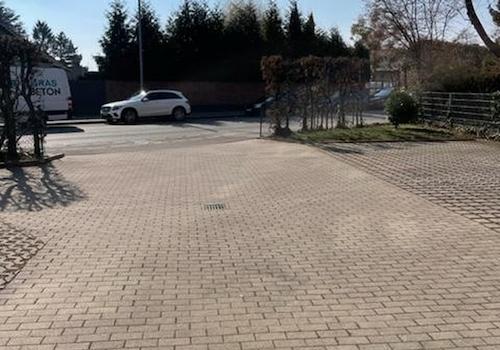 PKW-Stellplatz direkt am Haus