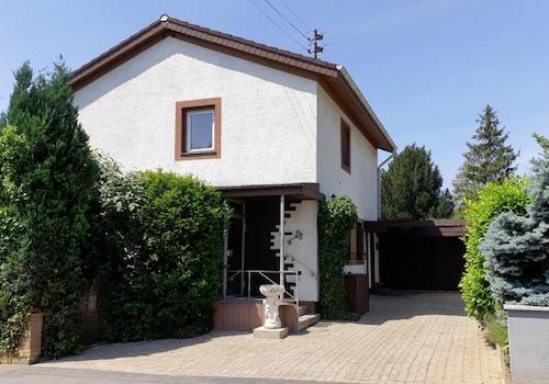 Haus Einfahrt und Garage