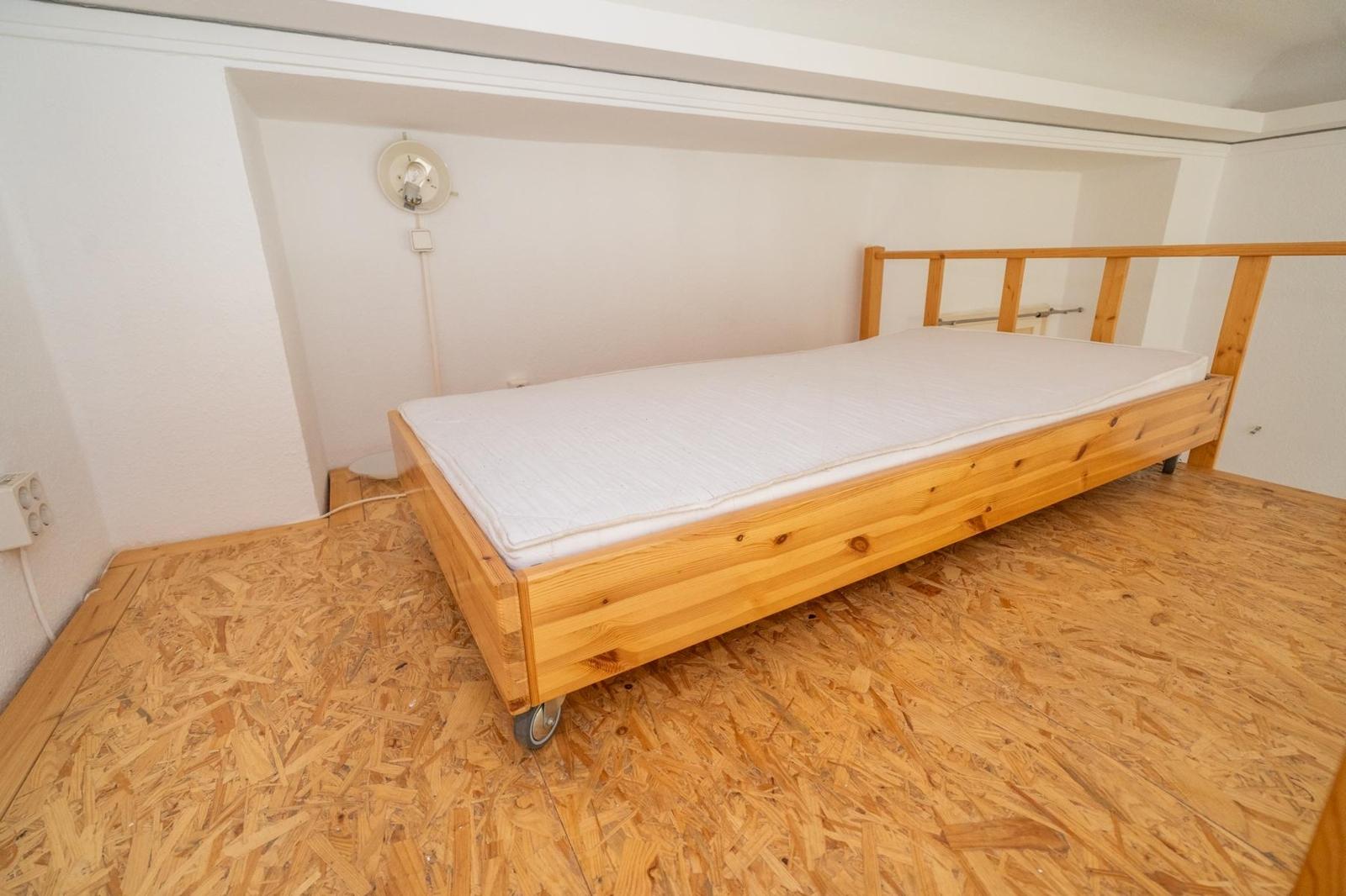 Wohn- und Schlafzimmer