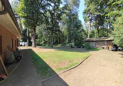 Grundstück mit Nebengebäude