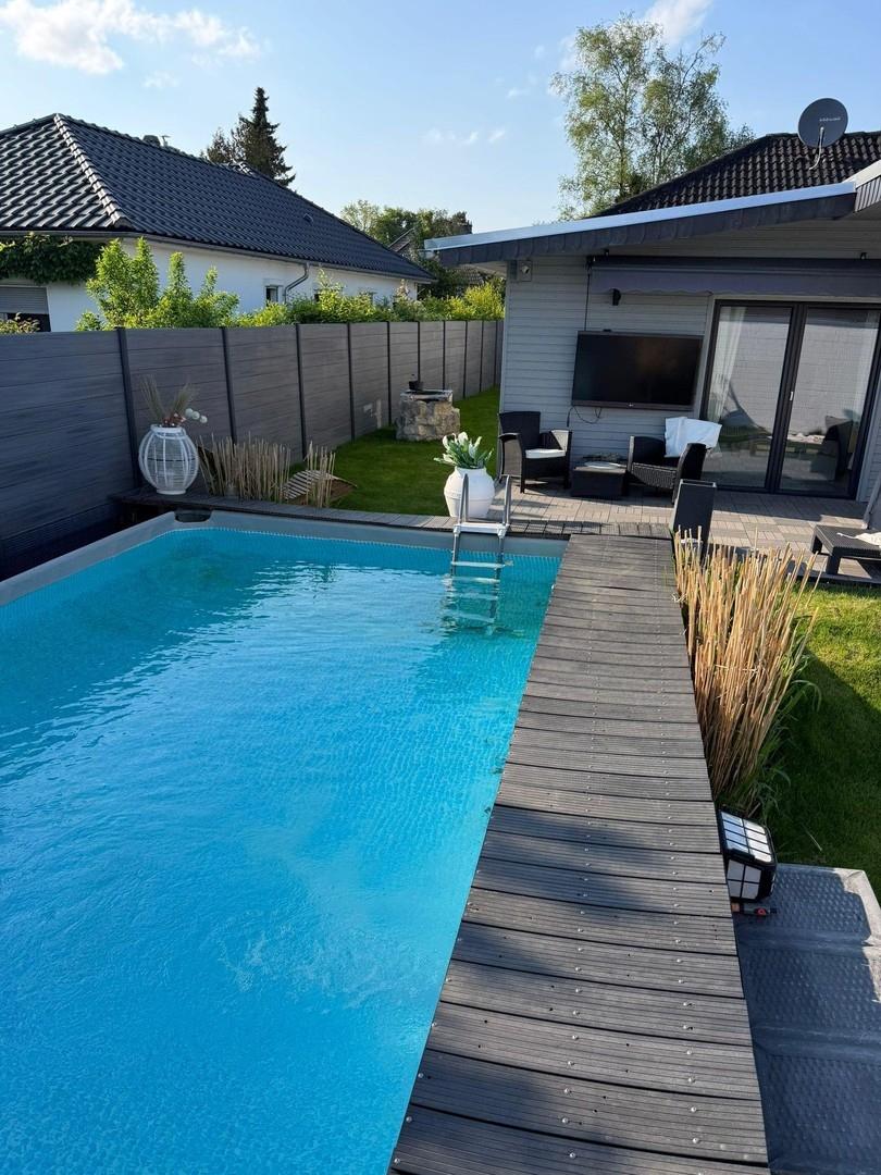 Pool mit Terrasse