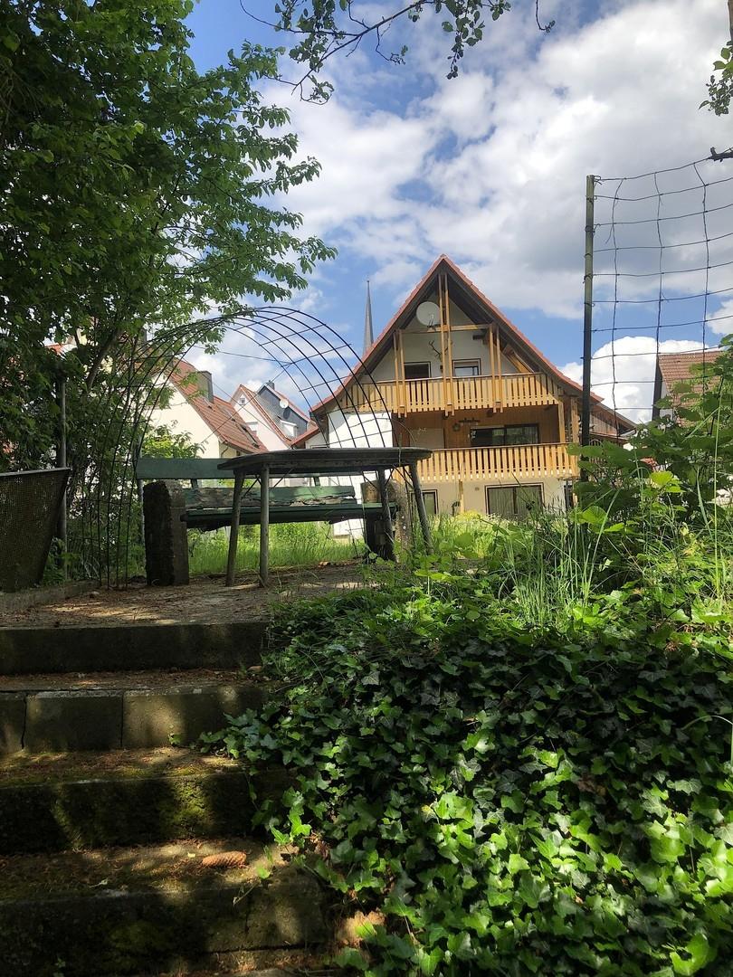 Blick zum Haus vom eigenenBach