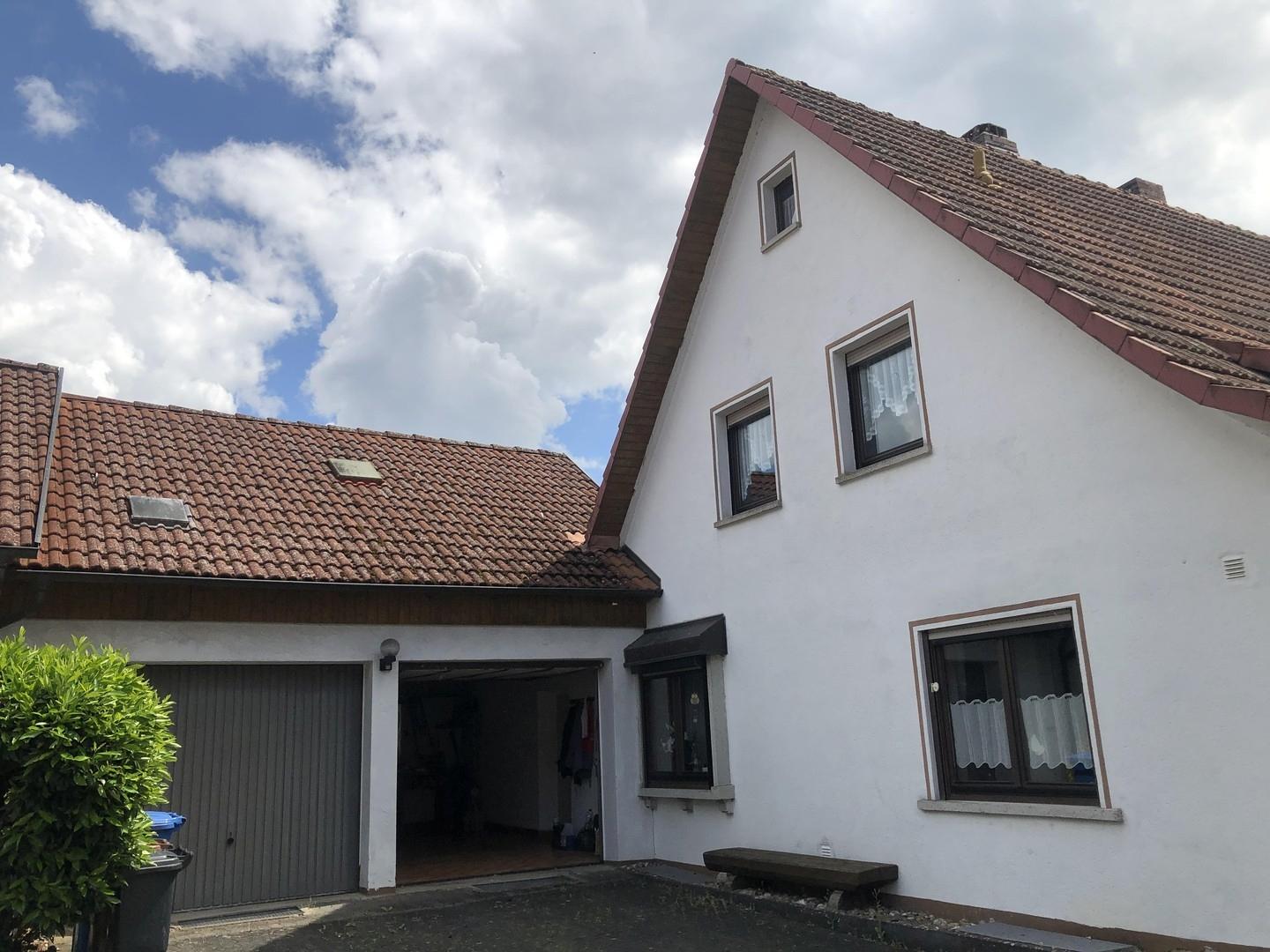 Doppelgarage mit elektr. Toren
