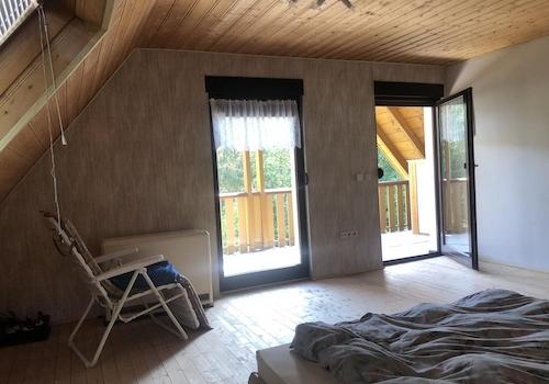 Großes Balkonzimmer im OG