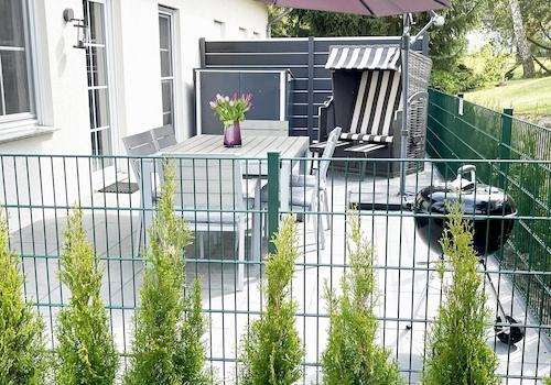 Terrasse m. Grill + Strandkorb