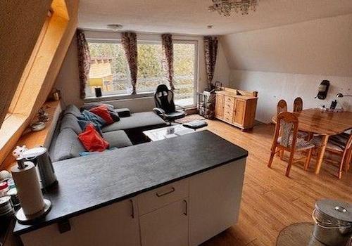Wohnzimmer mit Küche